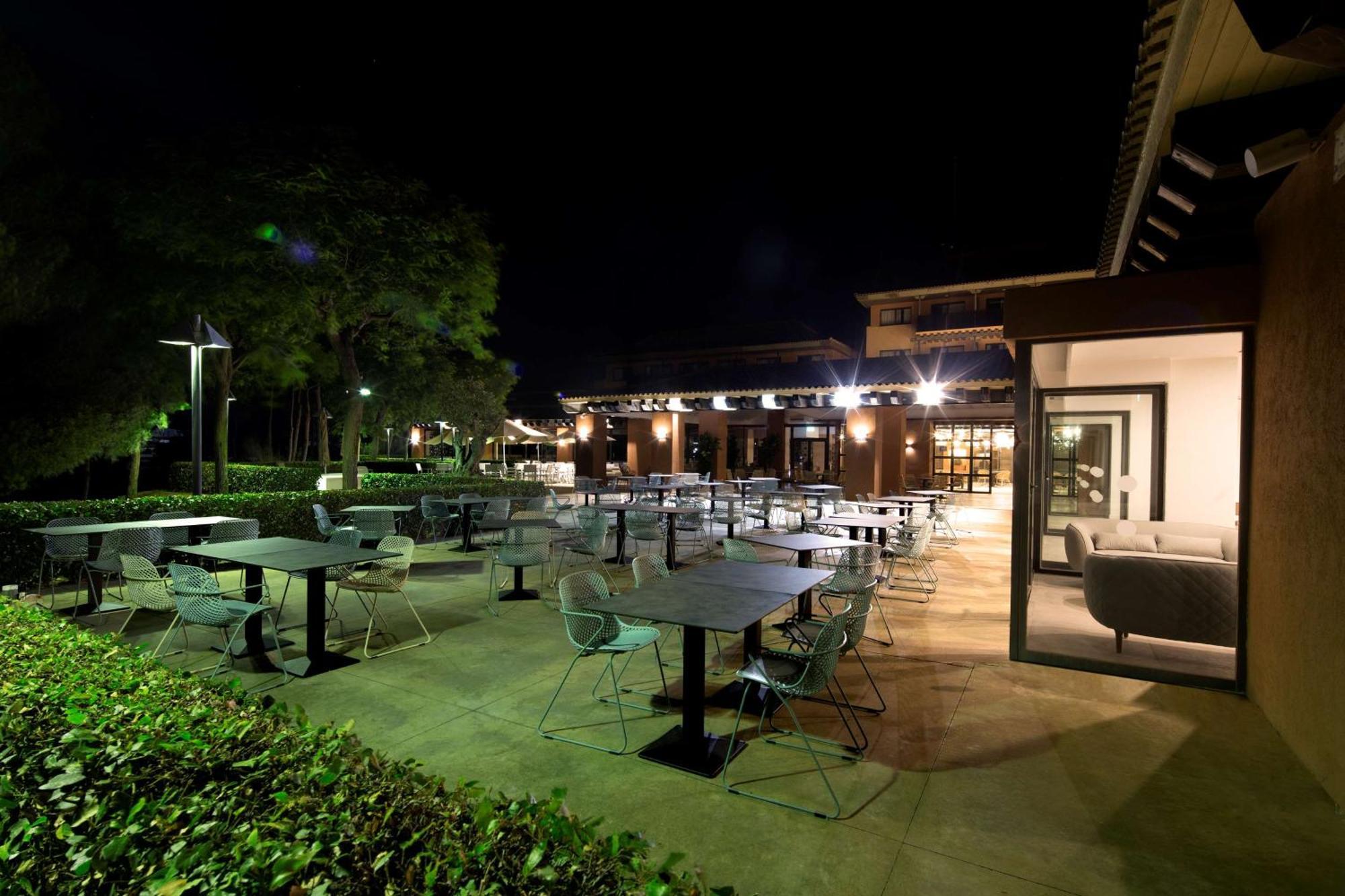 Doubletree By Hilton Islantilla Beach Golf Resort Exterior photo